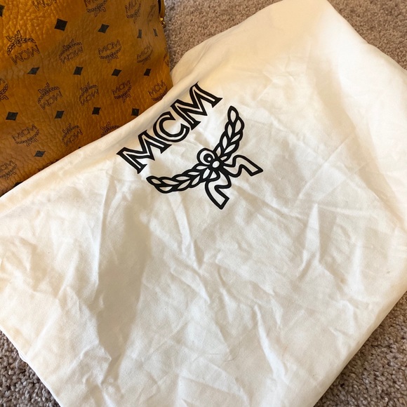 ‼️🔥 MCM Liz Reversible Shopper🔥‼️ - Picture 8 of 8